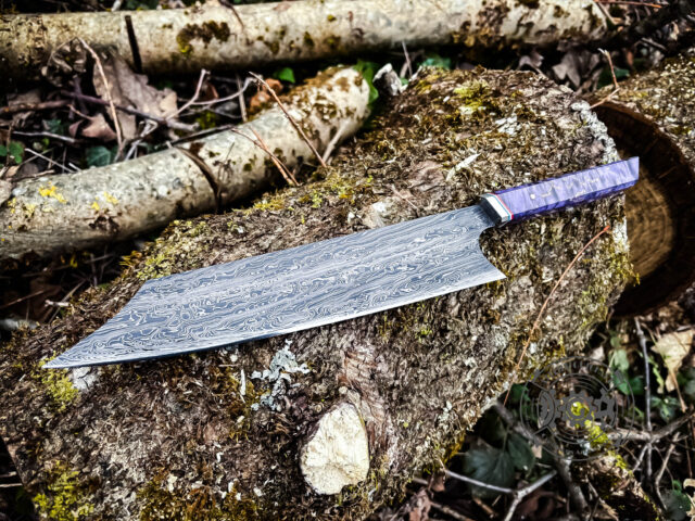 Couteau kiritsuke artisanal en damas, lame forgée à la main, manche en bois précieux