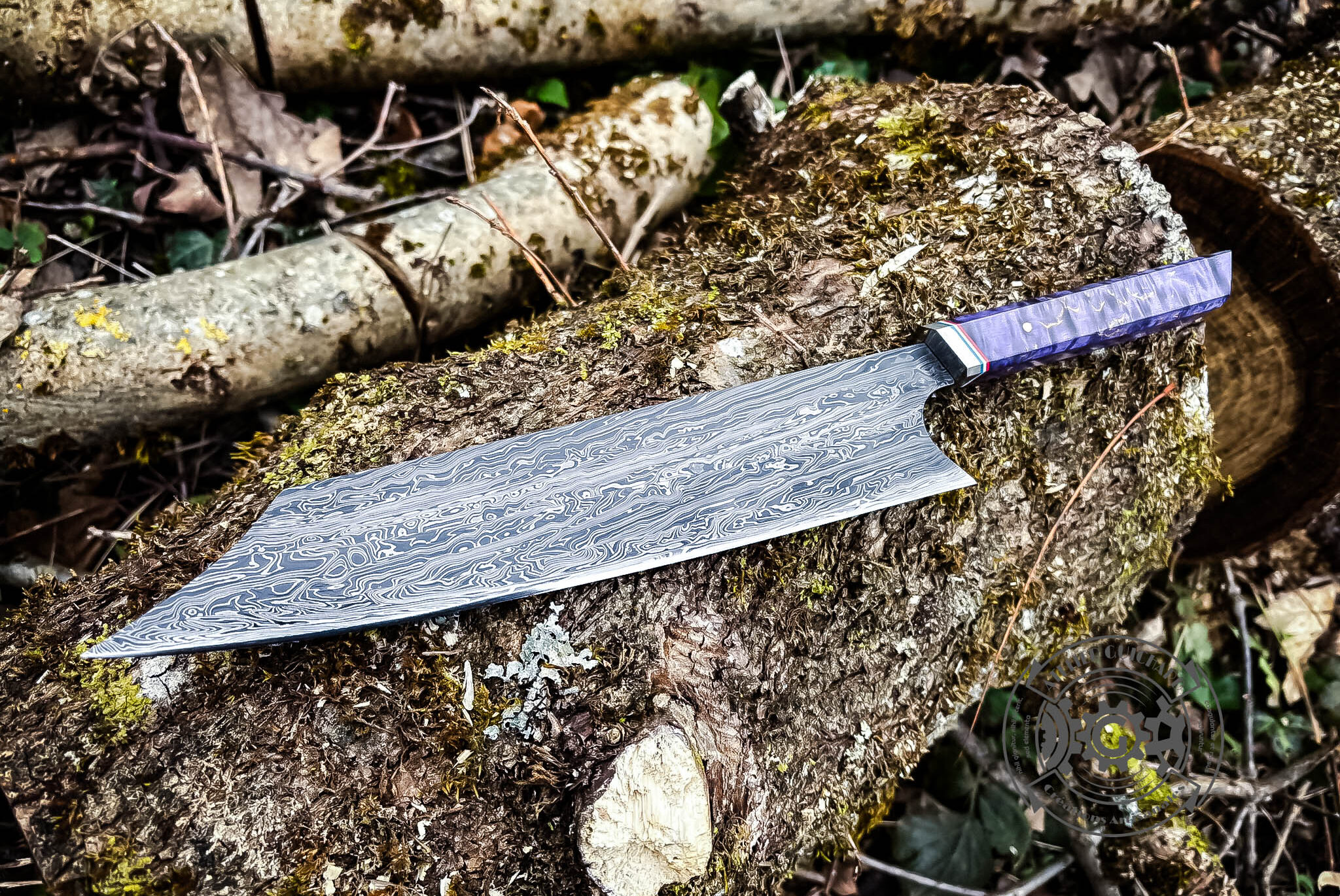 Couteau kiritsuke artisanal en damas, lame forgée à la main, manche en bois précieux